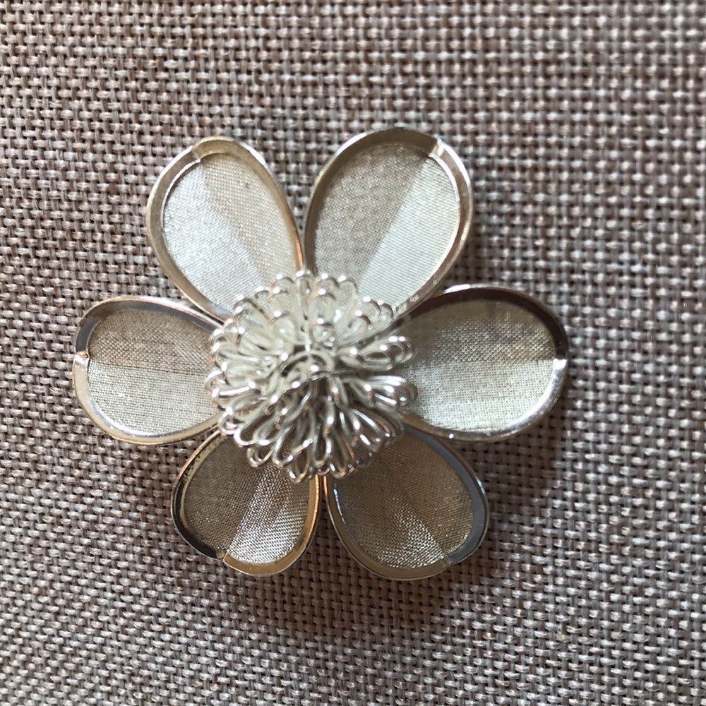 Vintage Silver Flower Pin Brooch - Picture 2 of 4